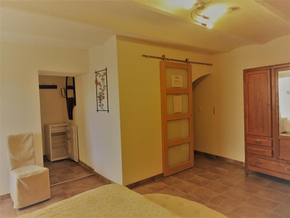 Chambres D'Hotes La Dorgisane Venterol  Exteriör bild
