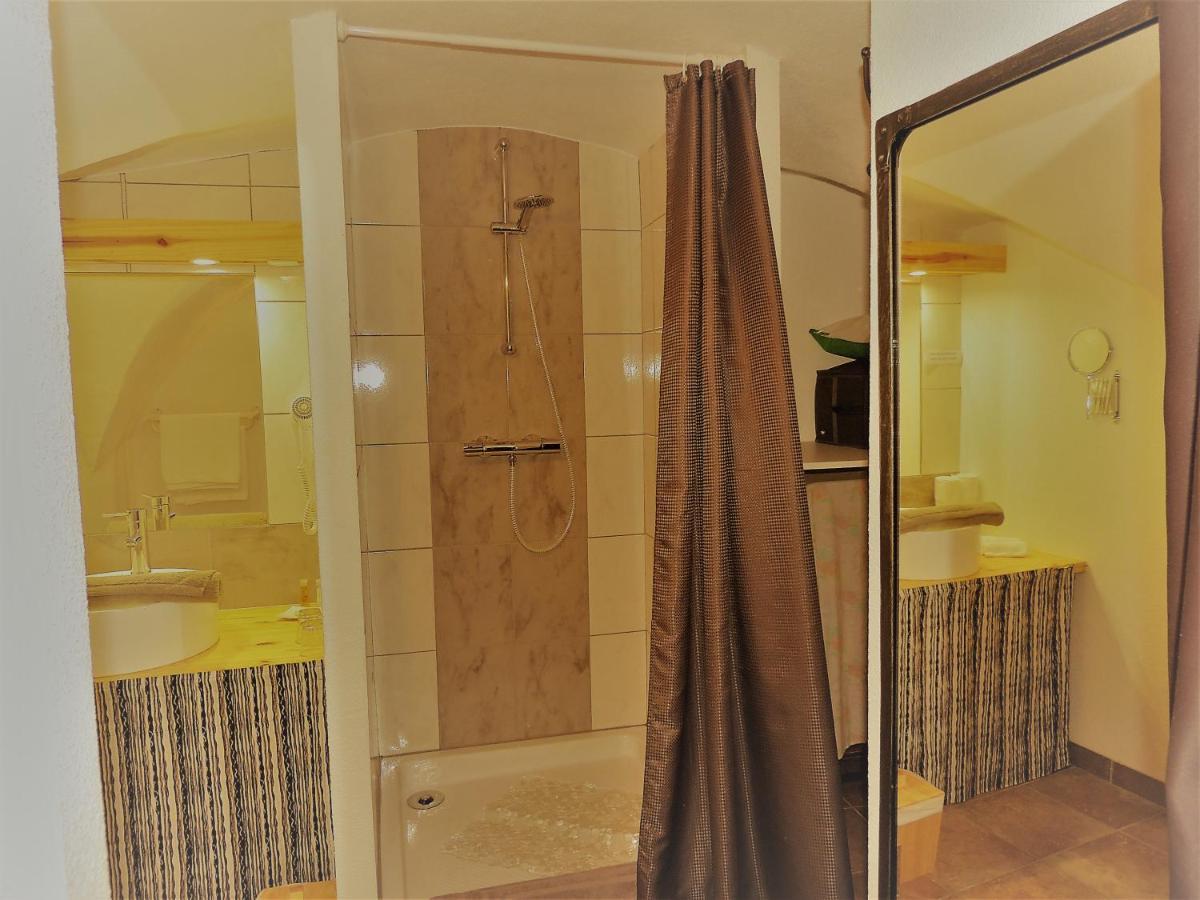 Chambres D'Hotes La Dorgisane Venterol  Exteriör bild